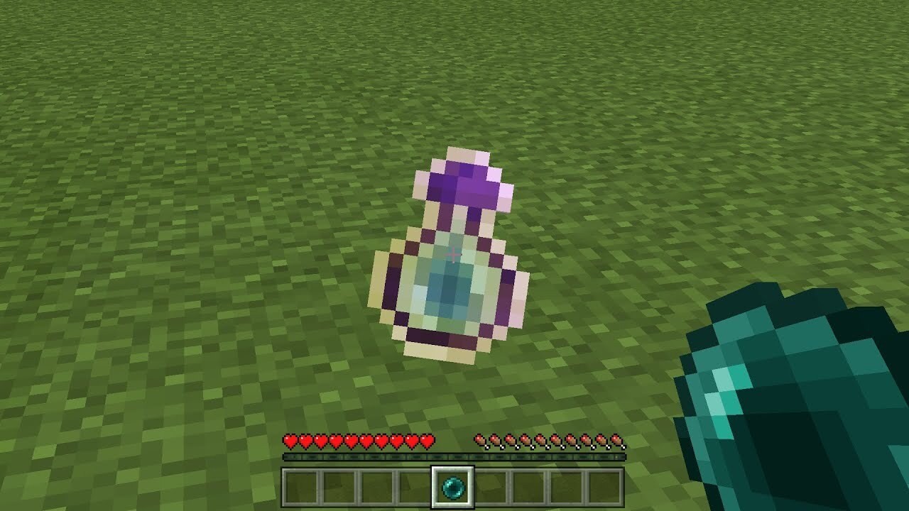 Smashing bottle o' enchanting in Minecraft